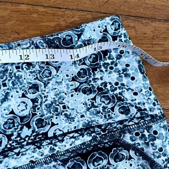 Gaiam white green black design 3/4 cropped athleisure workout leggings size XL - Picture 4 of 5